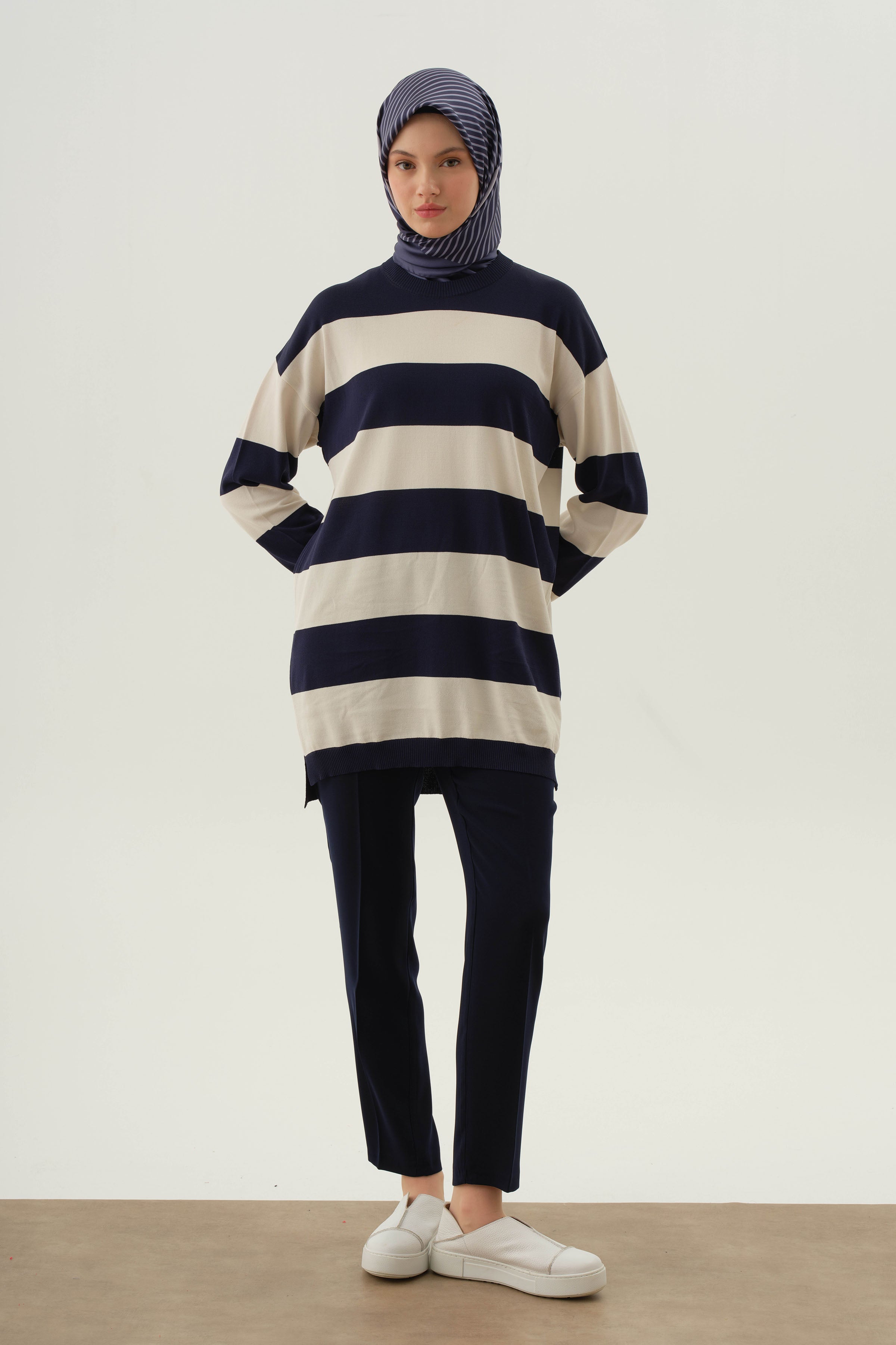 Bel Lastikli Dar Paça Pantolon - Lacivert TUGBA