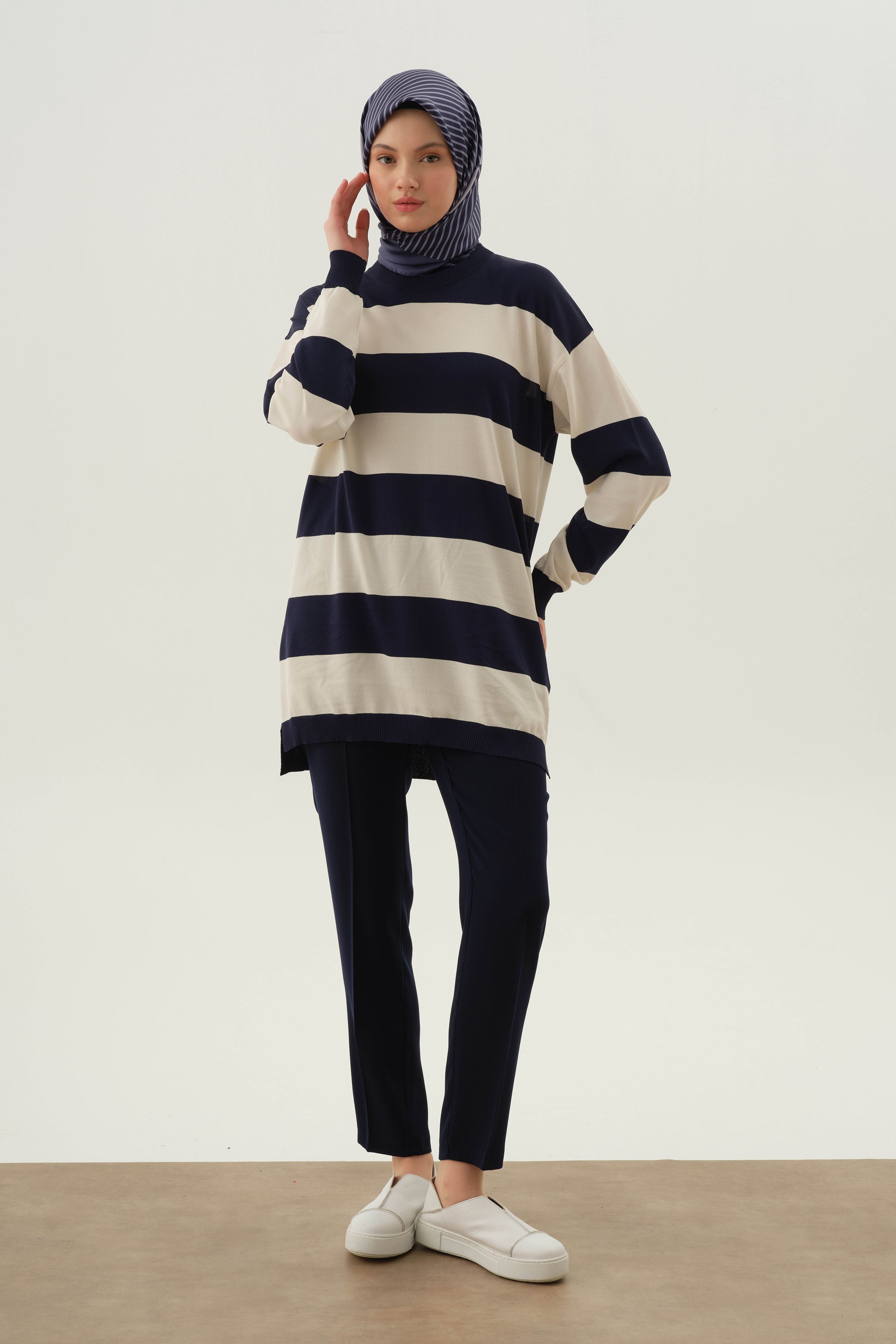 Bel Lastikli Dar Paça Pantolon - Lacivert TUGBA