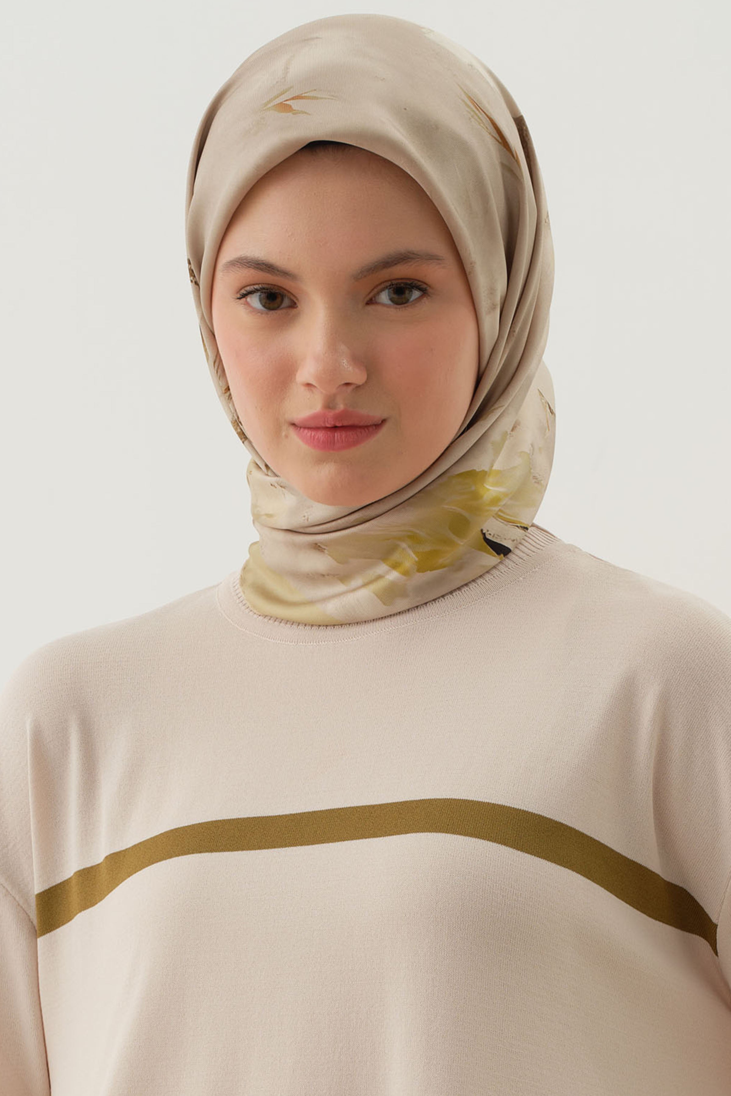 Fulya Twill İpek Eşarp - Yeşil TUGBA