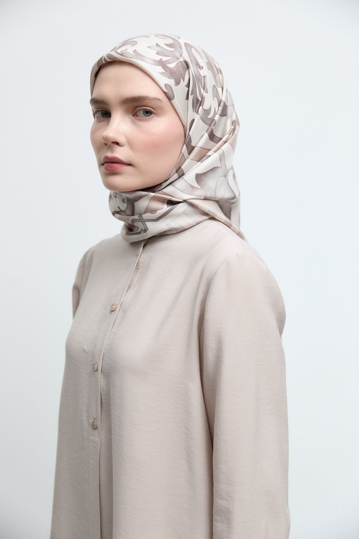 Şemse Twill İpek Eşarp - Bej TUĞBA