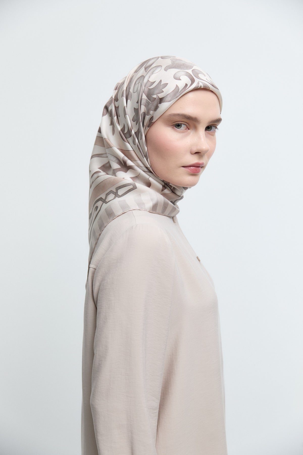 Şemse Twill İpek Eşarp - Bej TUĞBA