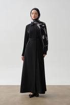 Kuşaklı Pile Detaylı Pardesü - Siyah TUGBA