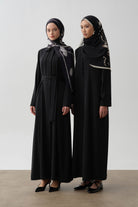 Kuşaklı Pile Detaylı Pardesü - Siyah TUGBA