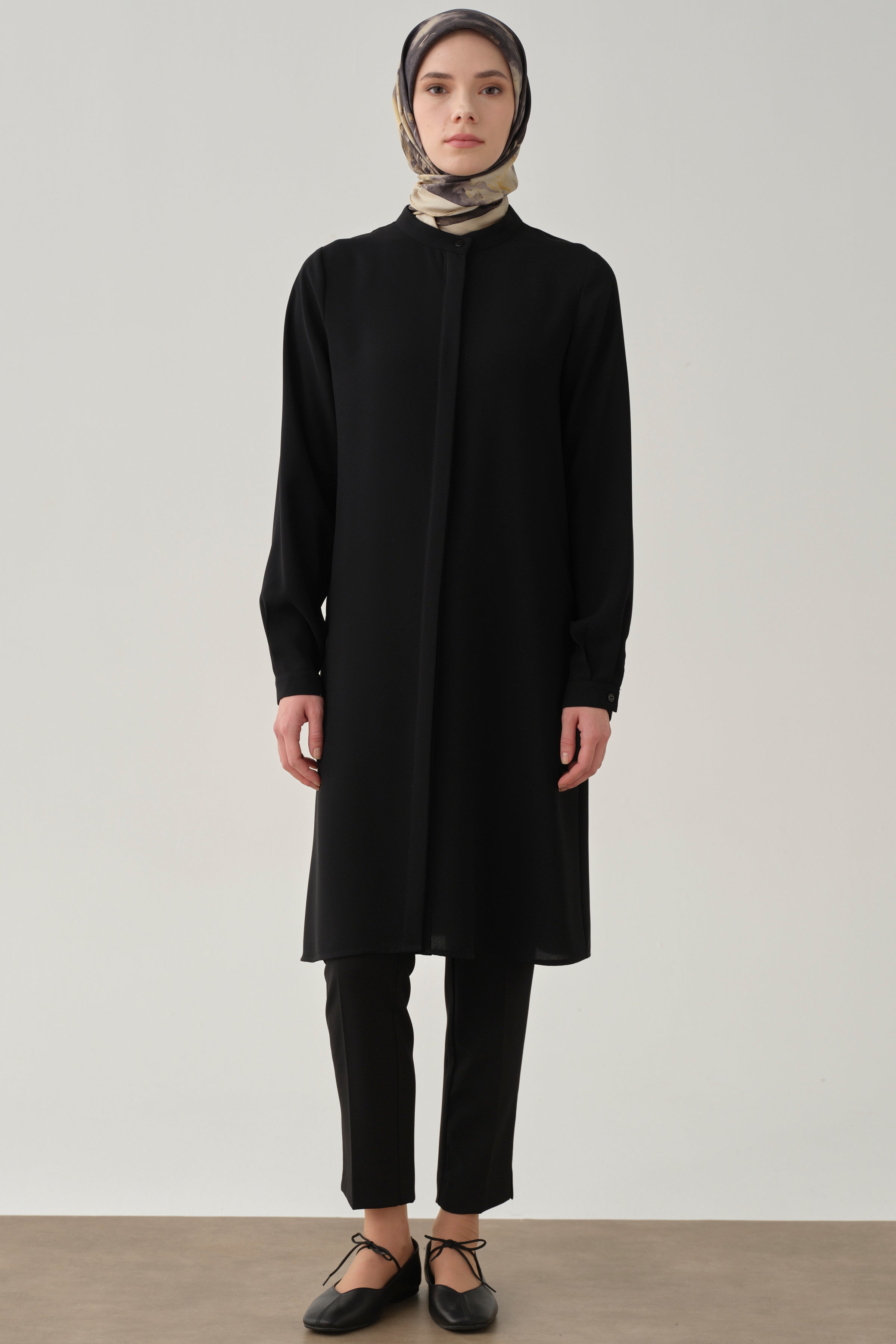 Hakim Yaka Gizli Patlı Tunik - Siyah TUGBA