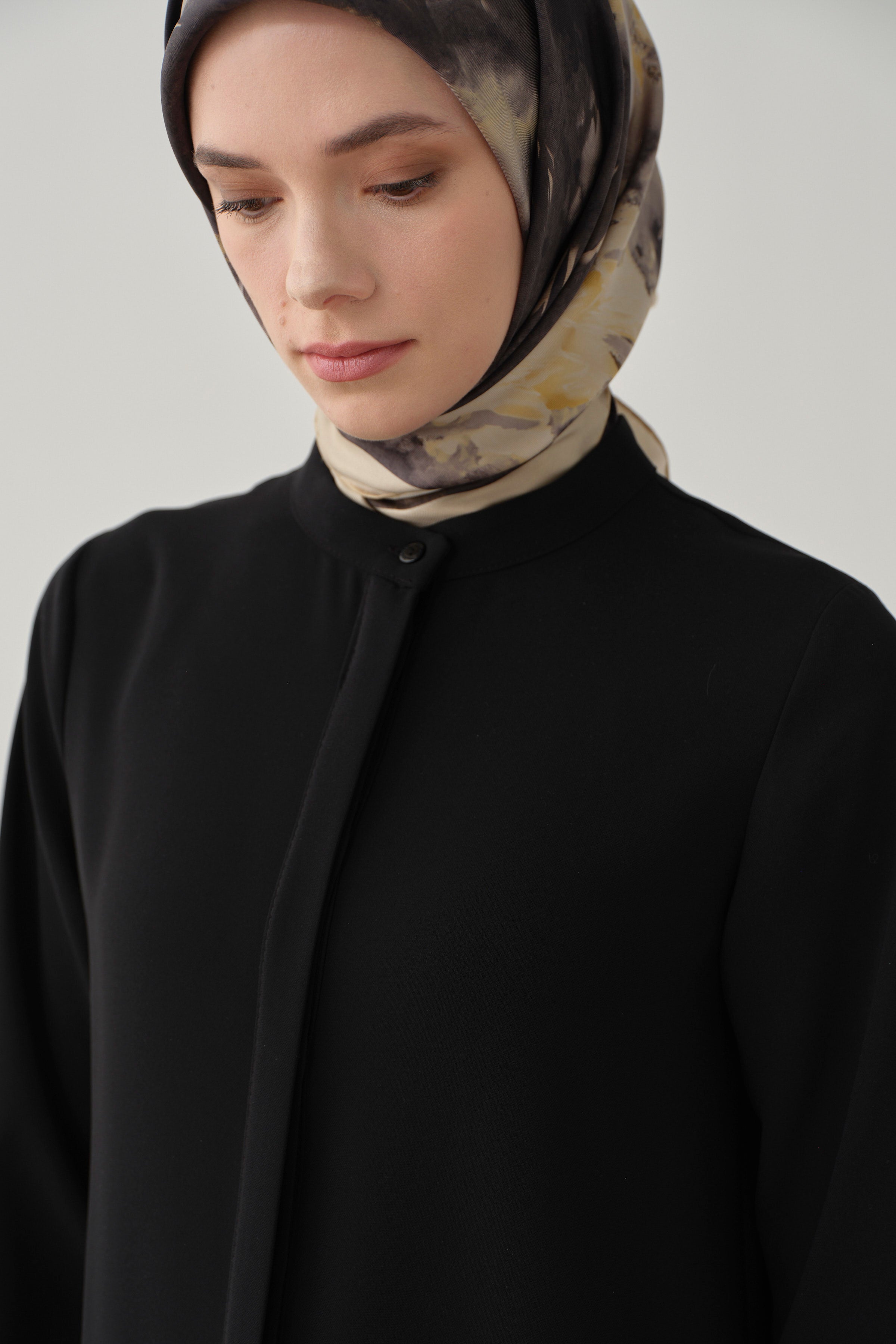 Hakim Yaka Gizli Patlı Tunik - Siyah TUGBA