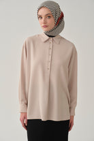 Yırtmaçlı Asimetrik Kesim Bluz - Bej TUGBA