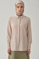 Gizli Patlı Basic Gömlek - Bej TUGBA