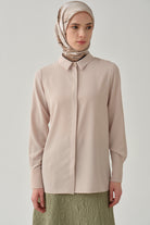 Gizli Patlı Basic Gömlek - Bej TUGBA