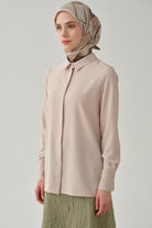 Gizli Patlı Basic Gömlek - Bej TUGBA