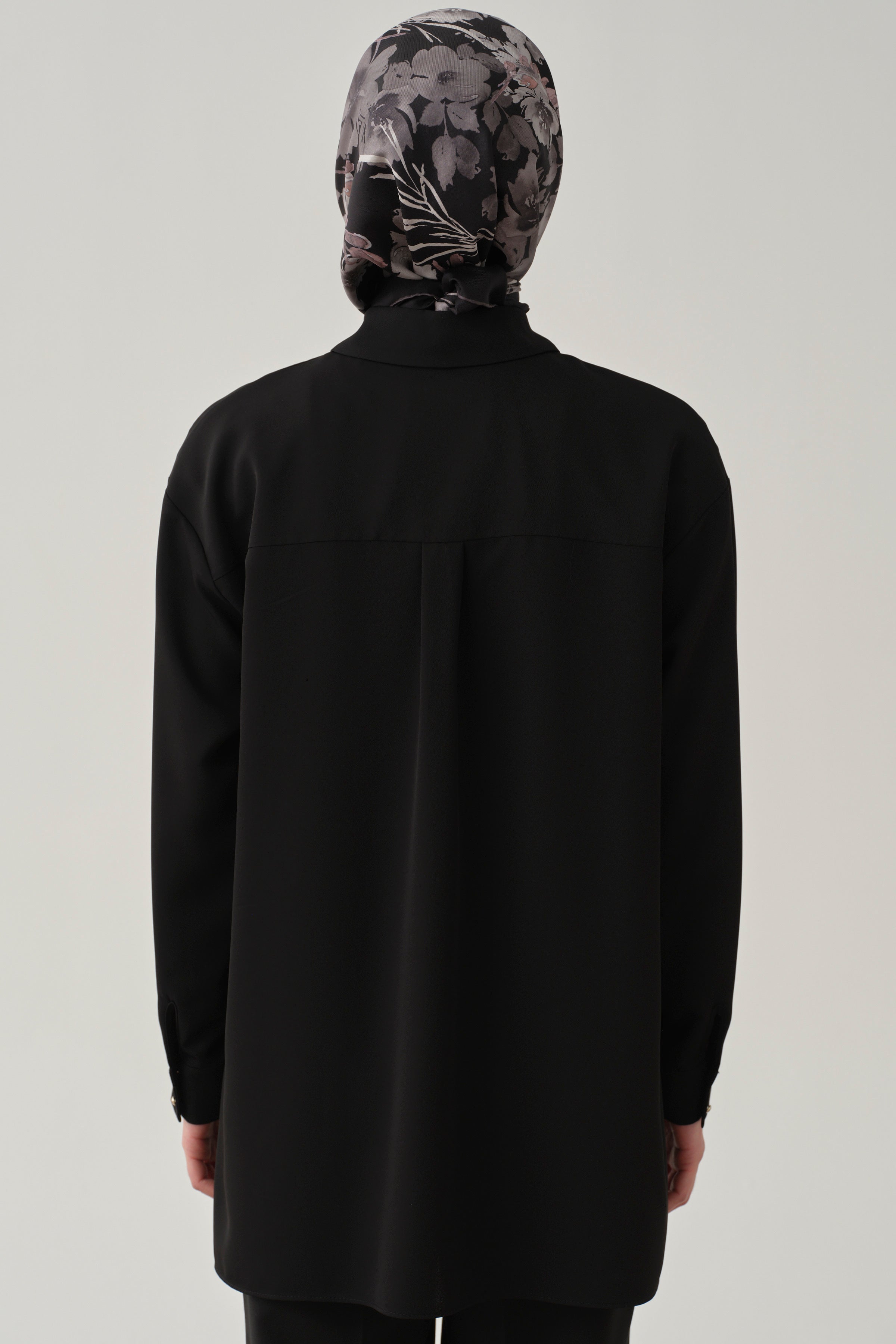 Yırtmaçlı Asimetrik Kesim Bluz - Siyah TUGBA