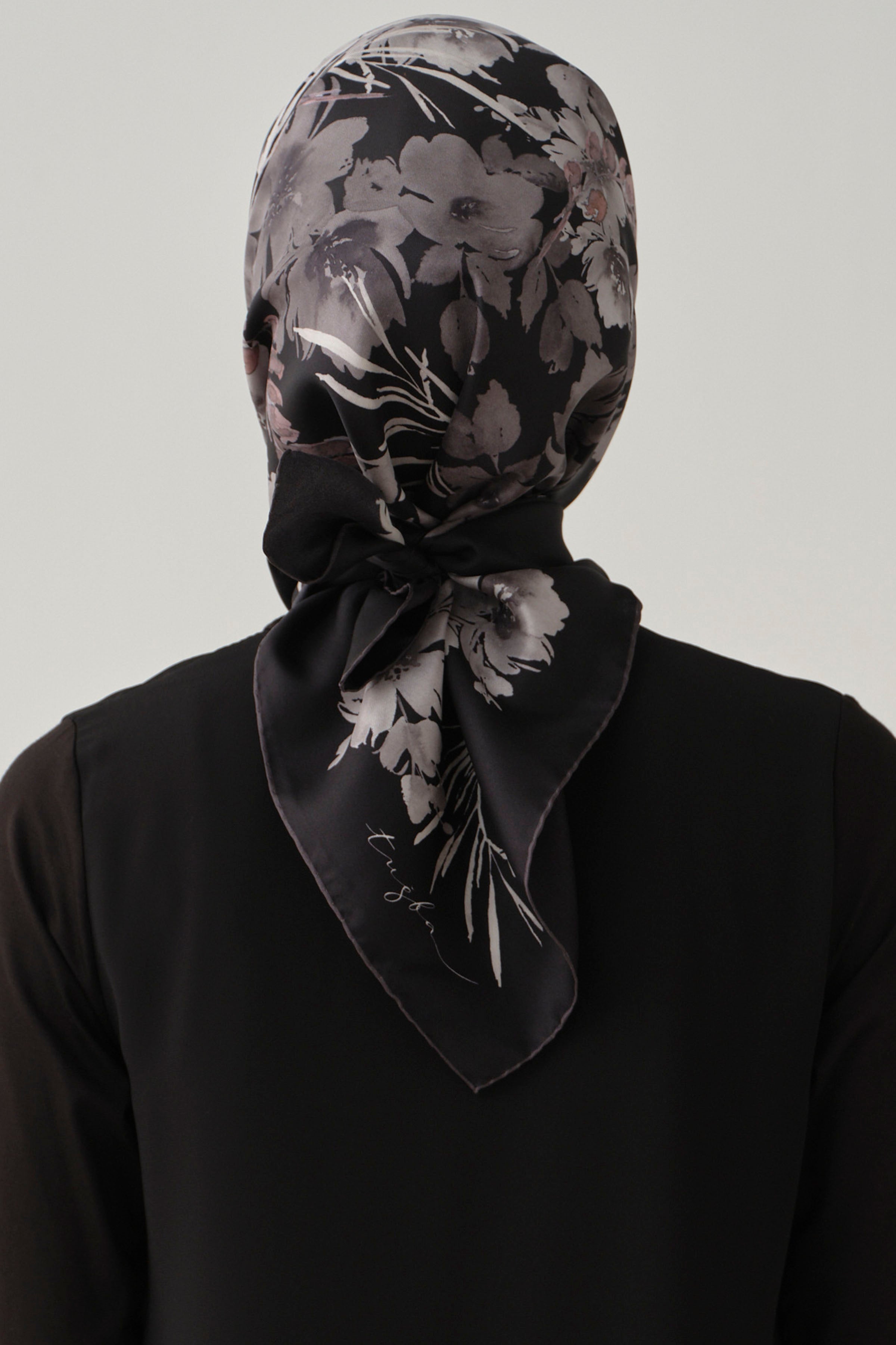 Gulistan Satin Silk Scarf - Black – TUĞBA