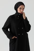 Ters Pat Kapamalı Keçe Manto - Siyah TUGBA