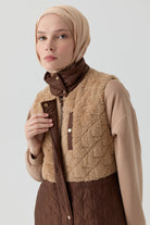 Peluş Garnili Kapitone Yelek - Kahve TUGBA