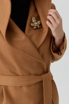 Kapüşonlu Broş Detaylı Keçe Kaban - Camel TUGBA