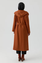 Kapüşonlu Broş Detaylı Keçe Kaban - Kiremit TUGBA