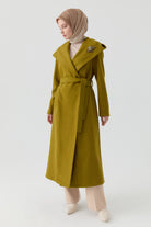 Kapüşonlu Broş Detaylı Keçe Kaban - Olive TUGBA