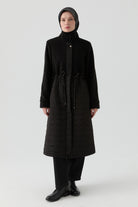 Bel Bağcıklı Kapitone Garnili Kaban - Siyah TUGBA