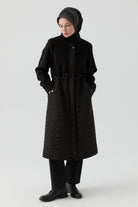 Bel Bağcıklı Kapitone Garnili Kaban - Siyah TUGBA