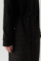 Bel Bağcıklı Kapitone Garnili Kaban - Siyah TUGBA