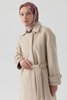Kol Bant Detaylı Manto - Bej TUGBA