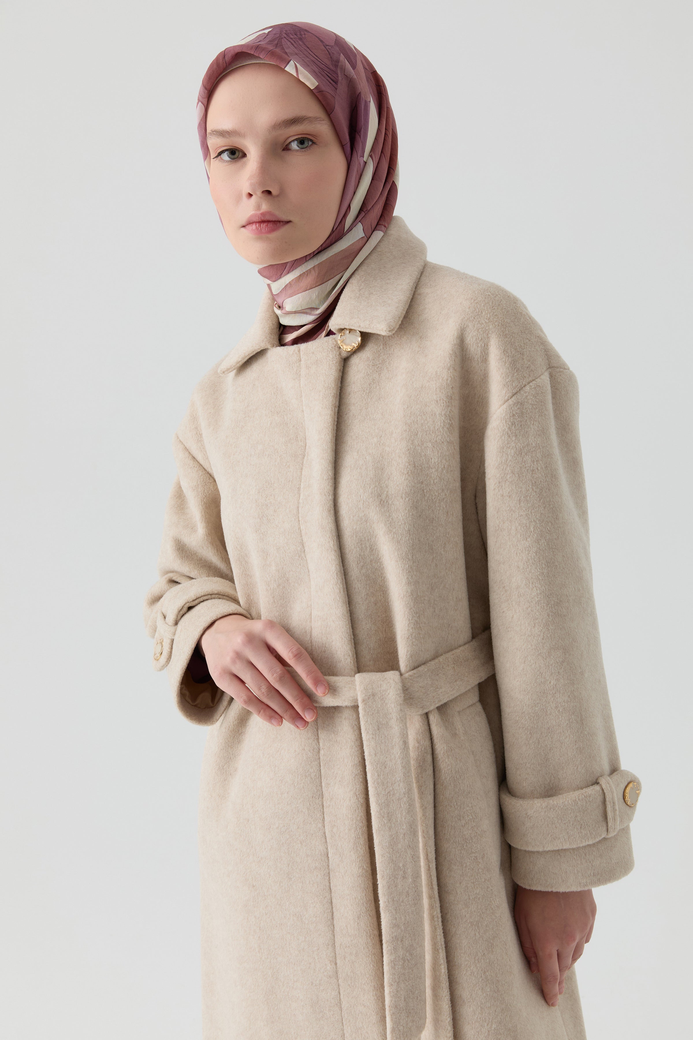 Kol Bant Detaylı Manto - Bej TUGBA