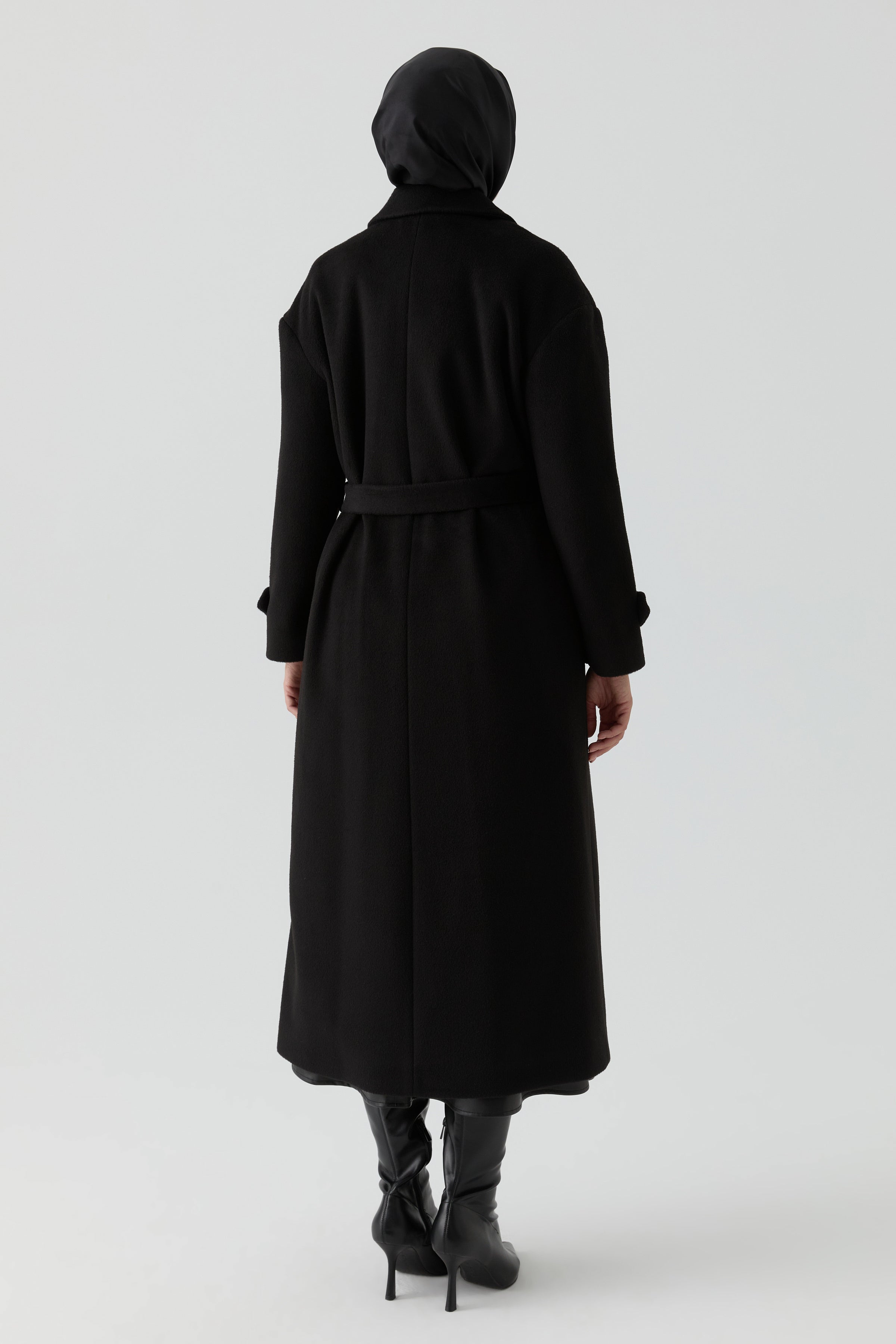 Kol Bant Detaylı Manto - Siyah TUGBA