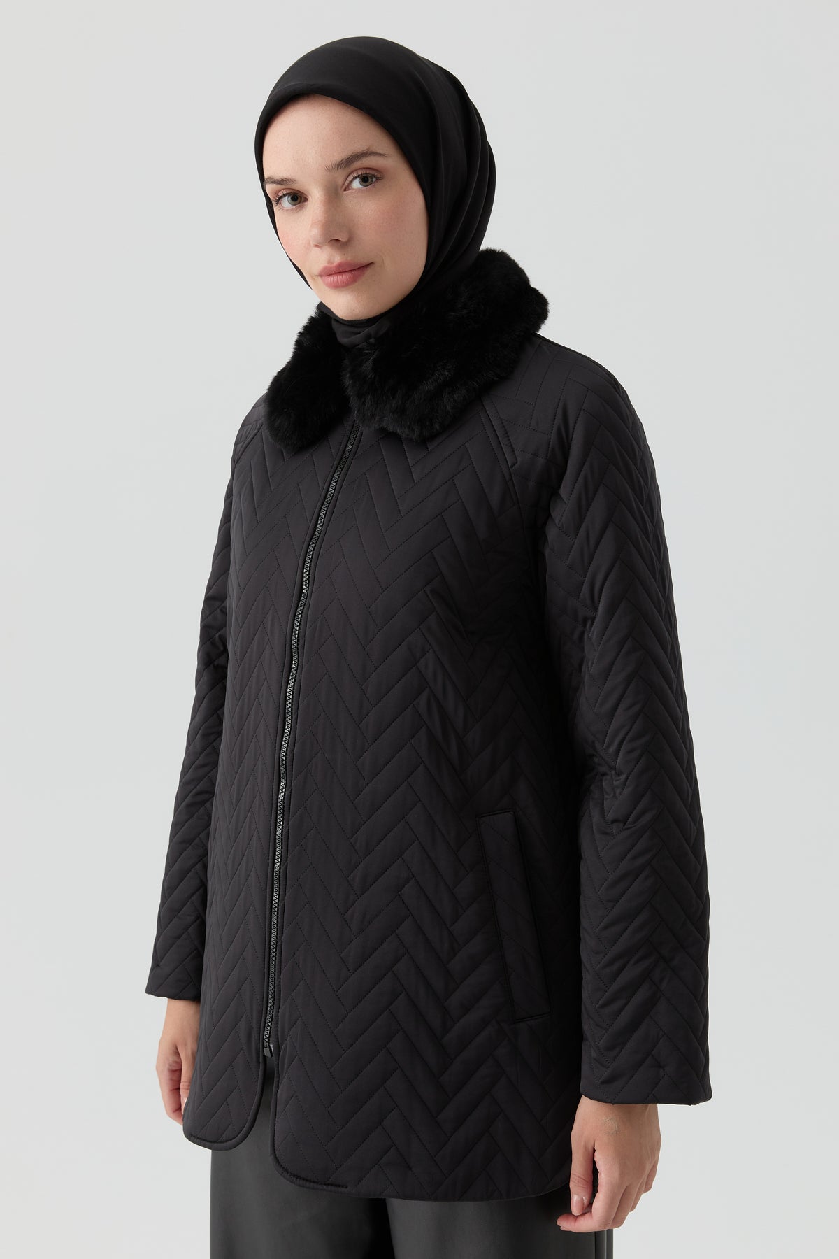 Peluş Garnili Kapitone Kaban - Siyah TUGBA