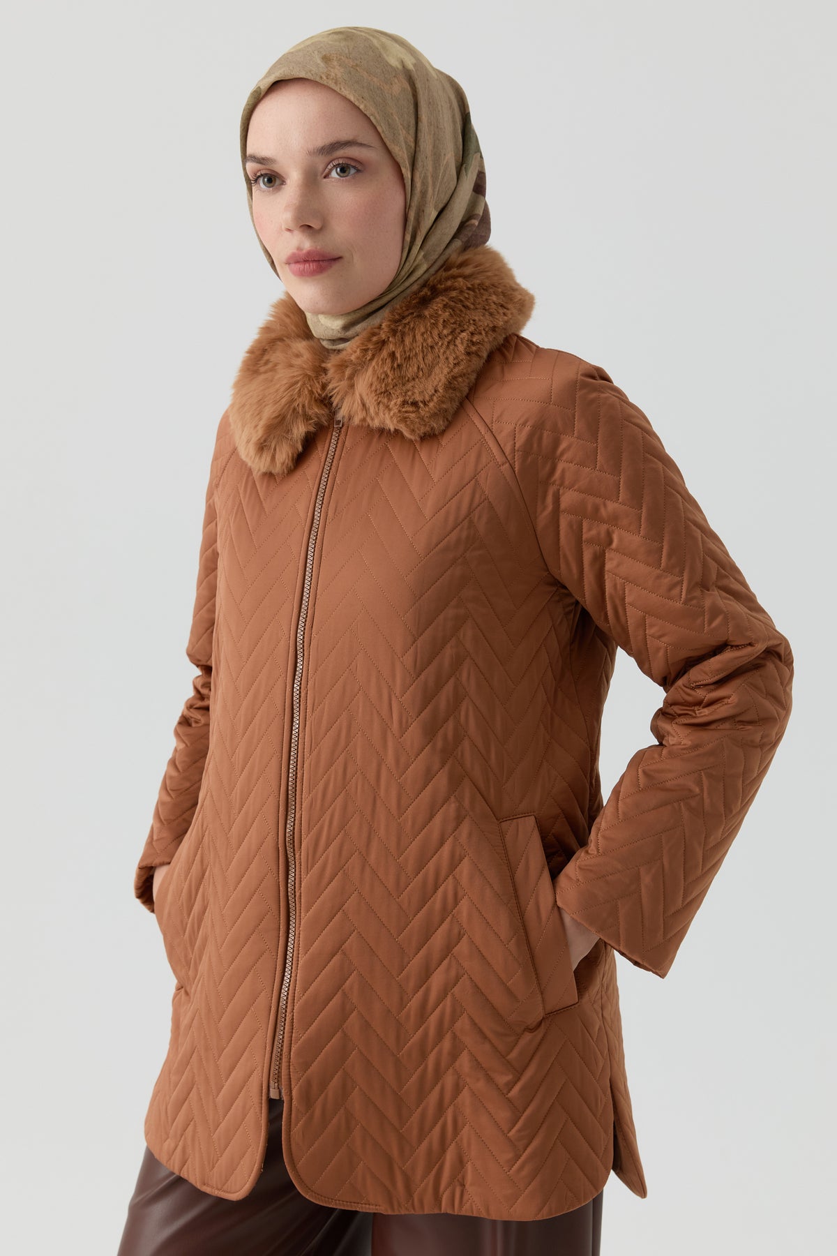 Peluş Garnili Kapitone Kaban - Taba TUGBA