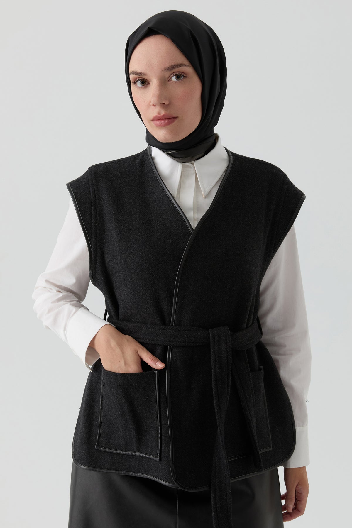 Leather Piping Detailed Pocket Vest - Black