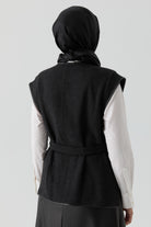 Deri Biye Detaylı Cepli Yelek - Siyah TUGBA