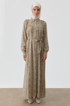 Robalı Büzgü Detaylı Desenli Elbise - Vizon TUGBA