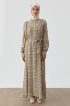 Robalı Büzgü Detaylı Desenli Elbise - Vizon TUGBA