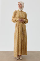 Robalı Büzgü Detaylı Desenli Elbise - Safran TUGBA