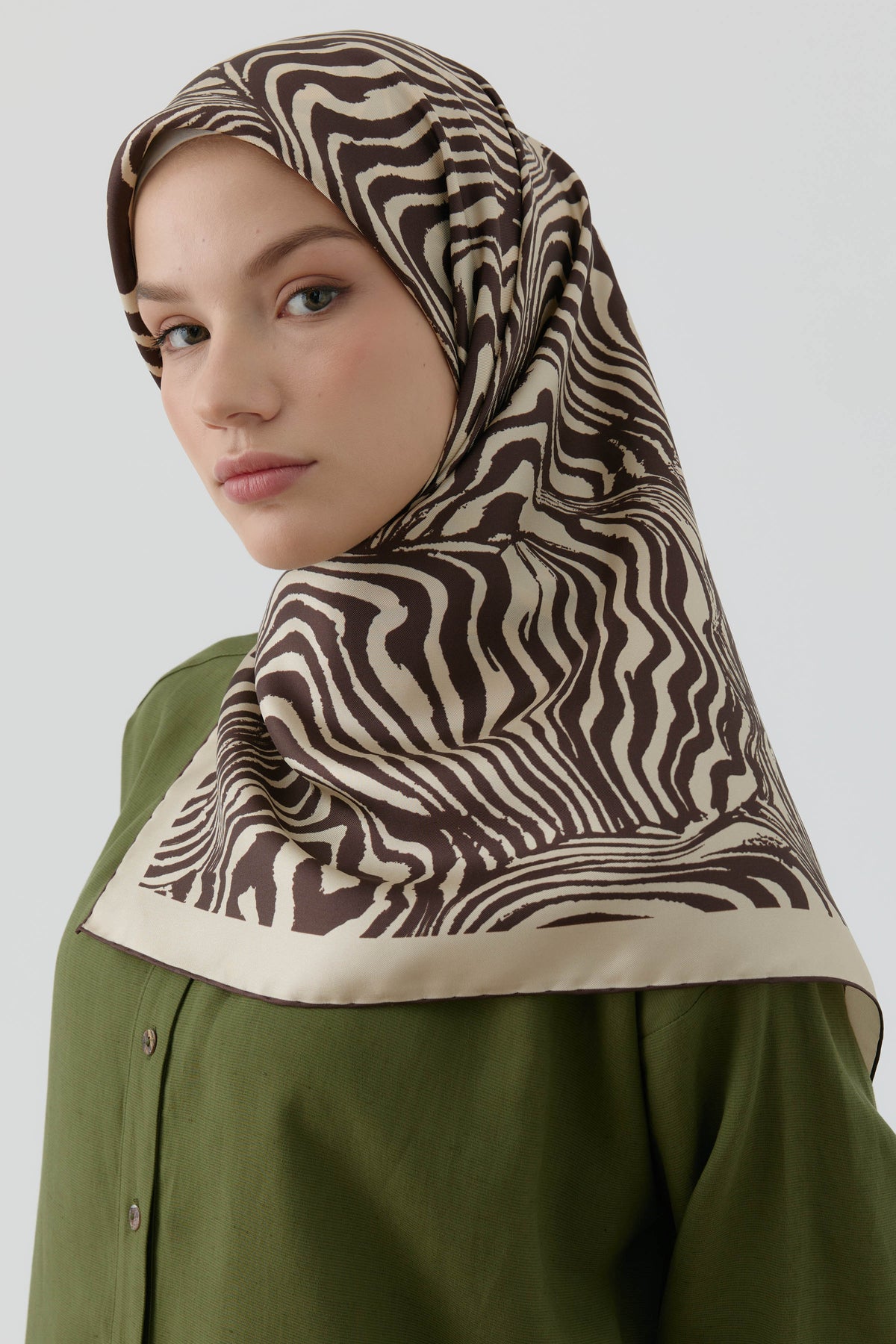 Nilda Twill İpek Eşarp - Bej - Kahve TUGBA