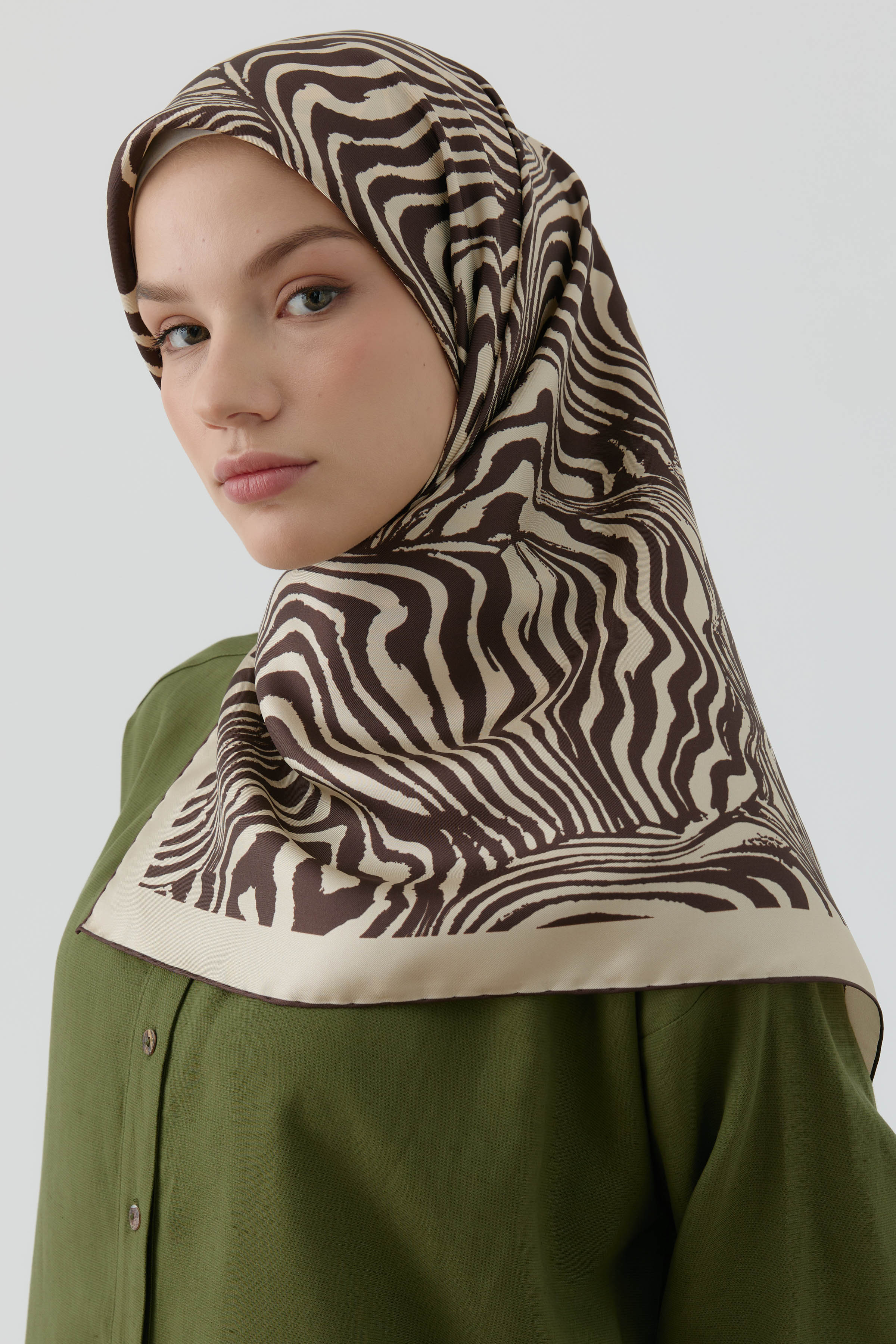 Nilda Twill İpek Eşarp - Bej - Kahve TUGBA