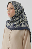 Nilda Twill İpek Eşarp - Lacivert-Bej TUGBA