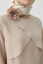 Gül Broşlu Bluz Etek Takım - Bej TUGBA