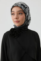 Gül Broşlu Bluz Etek Takım - Siyah TUGBA