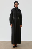 Plikaşe Detaylı Kemerli Elbise - Siyah TUGBA