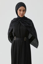 Plikaşe Detaylı Kemerli Elbise - Siyah TUGBA