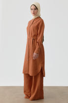 Nervür Detaylı Yırtmaçlı Tunik - Tarçın TUGBA