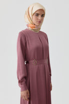 Plikaşe Detaylı Kemerli Elbise - Marsala TUGBA