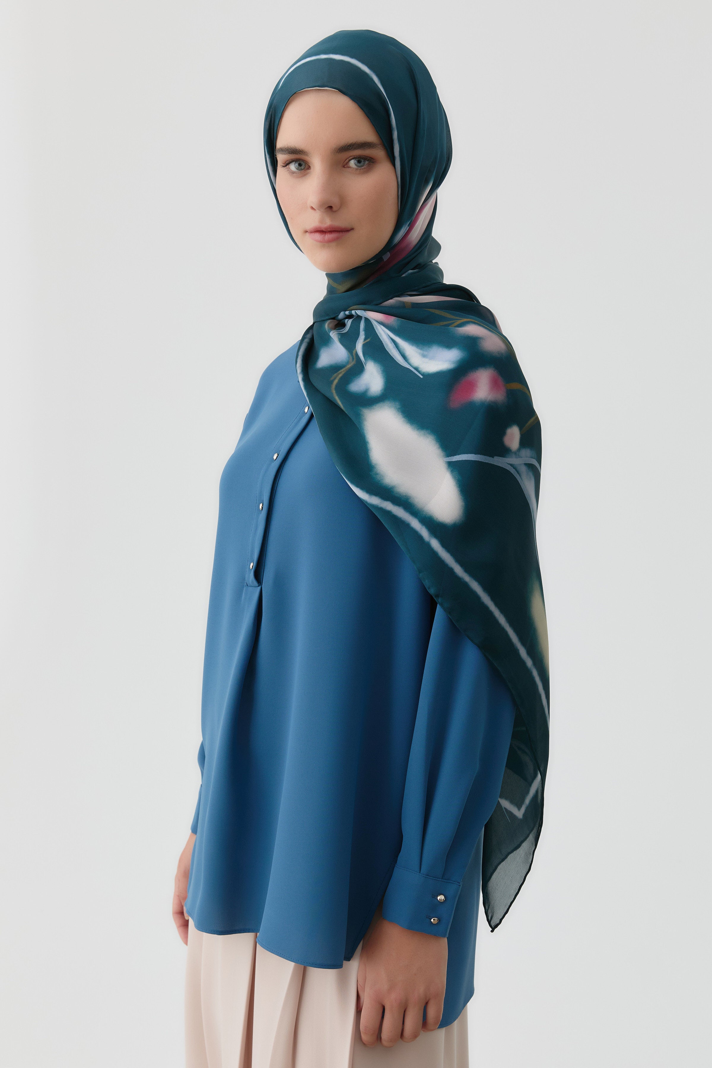 Yırtmaçlı Asimetrik Kesim Bluz - Mavi TUGBA