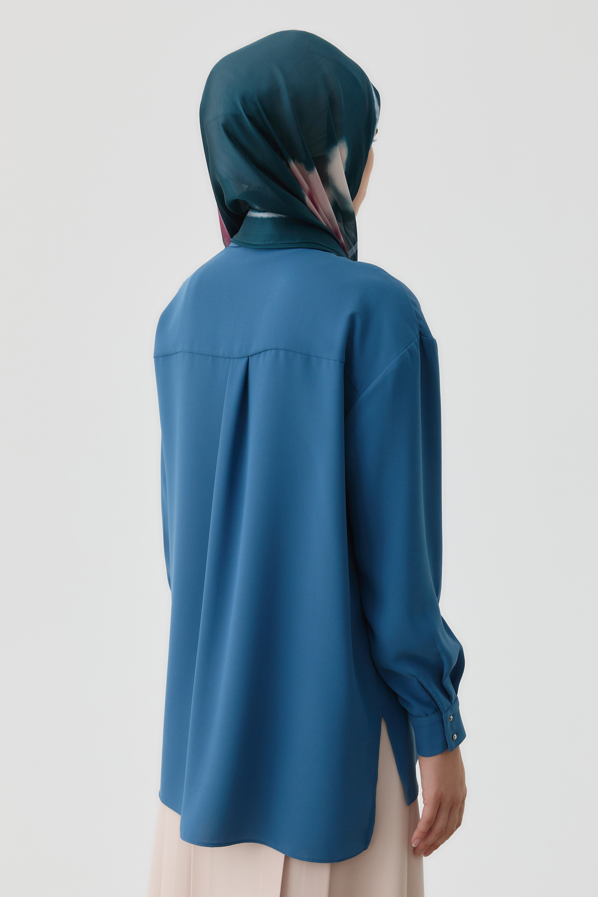 Yırtmaçlı Asimetrik Kesim Bluz - Mavi TUGBA