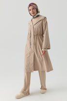 Bağcık Detaylı Yağmurluk - Bej TUGBA