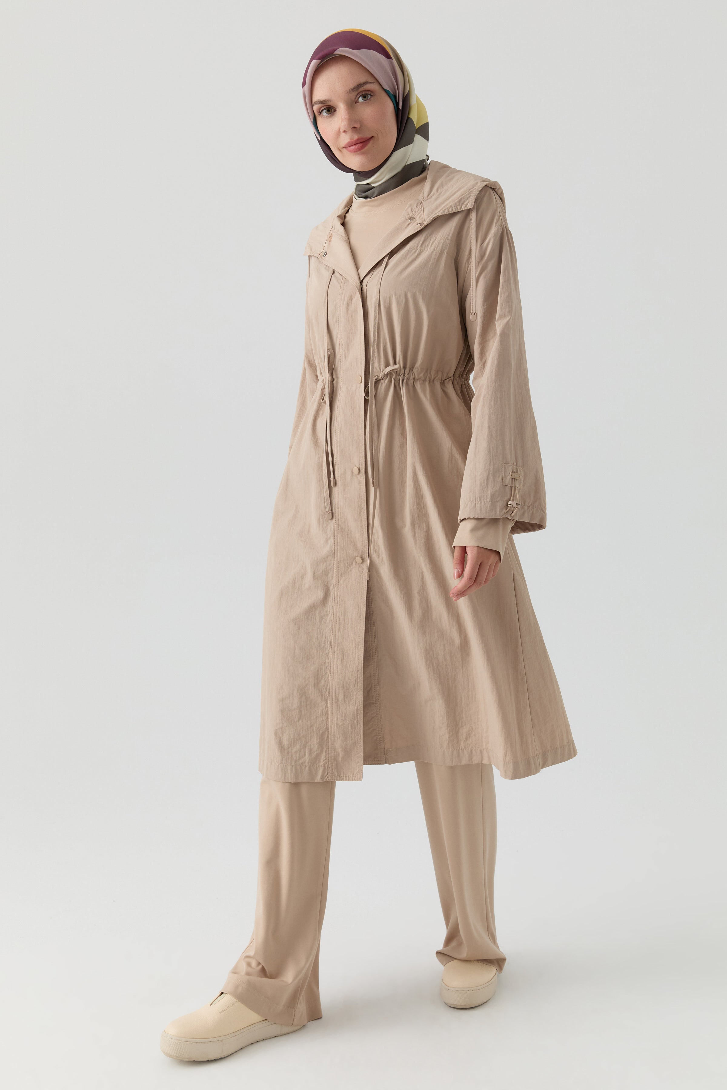 Bağcık Detaylı Yağmurluk - Bej TUGBA