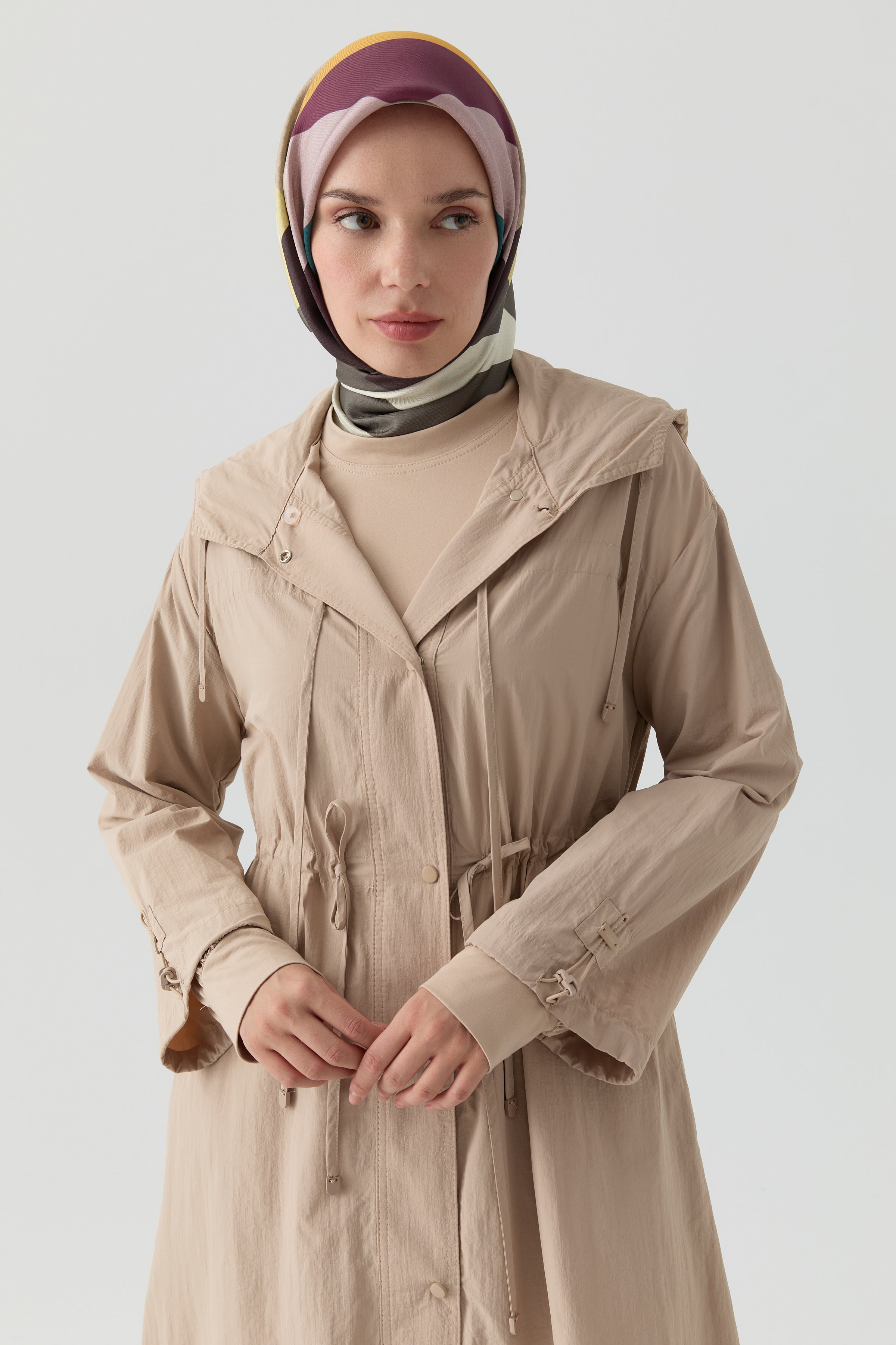 Bağcık Detaylı Yağmurluk - Bej TUGBA