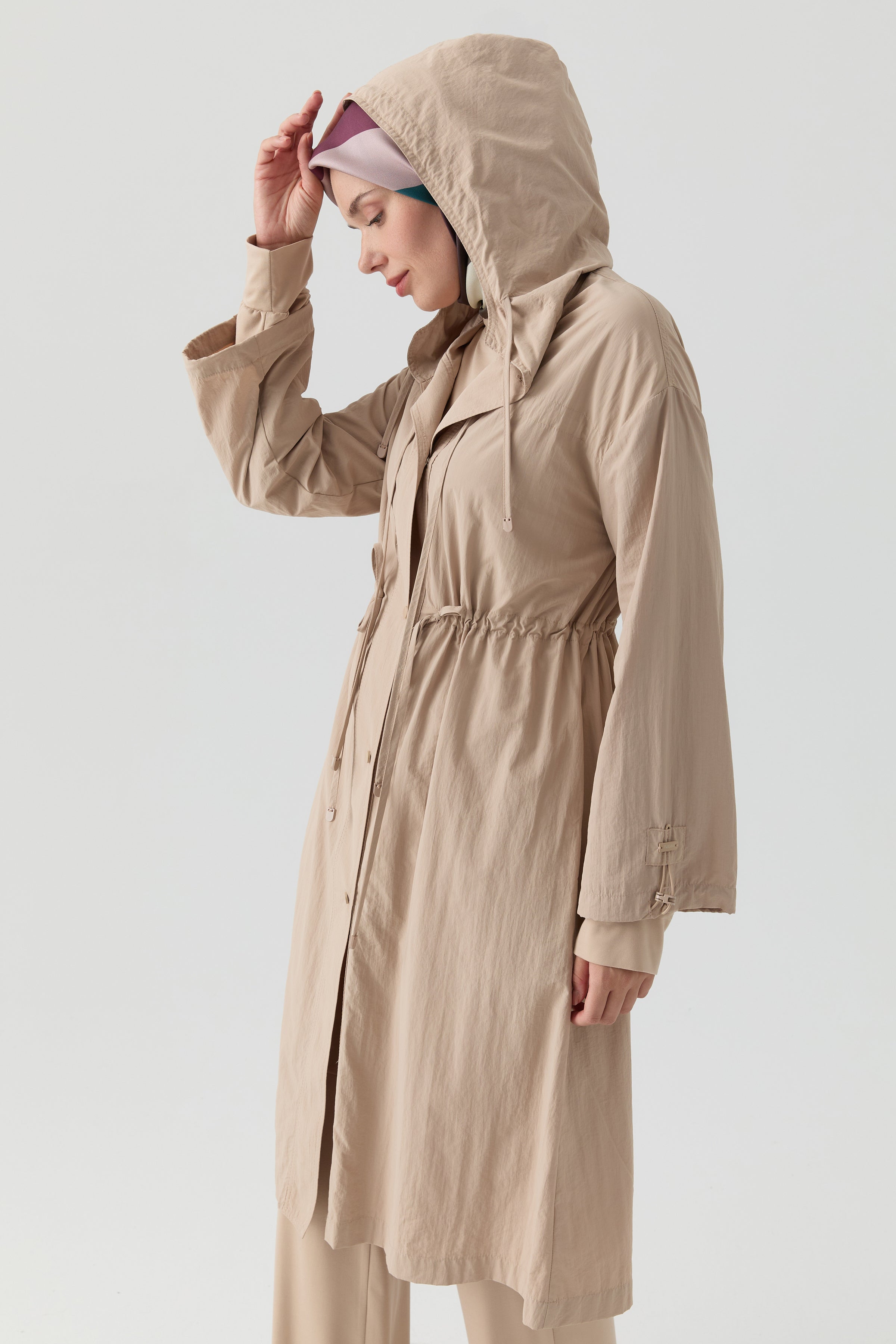 Bağcık Detaylı Yağmurluk - Bej TUGBA