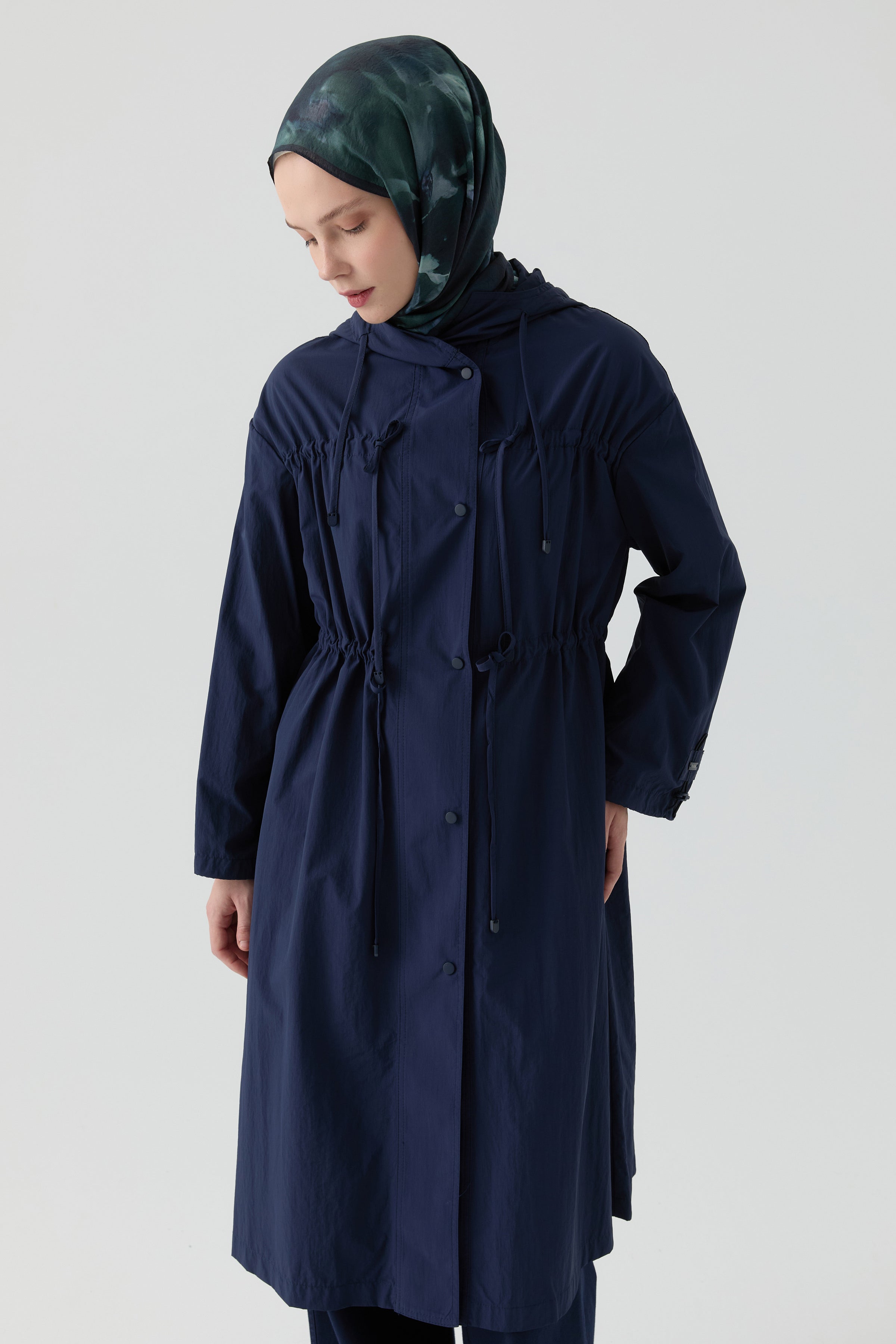 Bağcık Detaylı Yağmurluk - Lacivert TUGBA