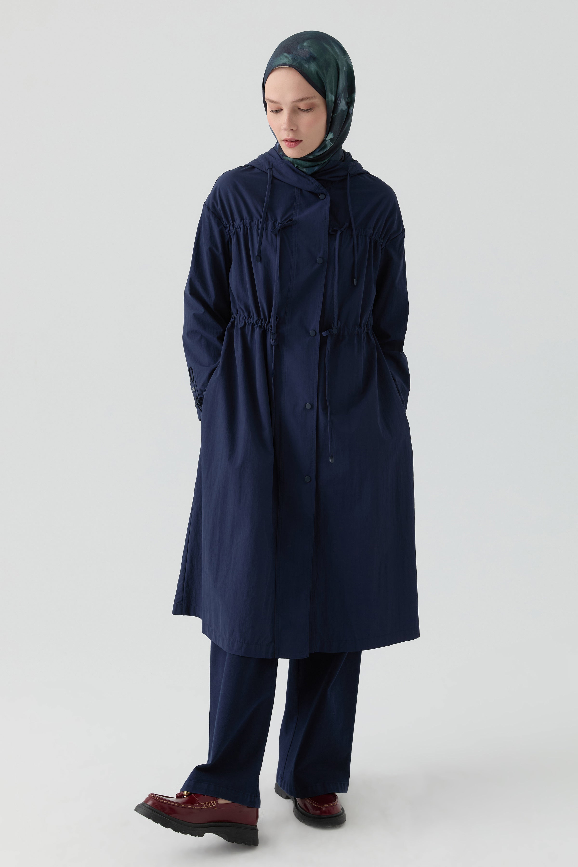 Bağcık Detaylı Yağmurluk - Lacivert TUGBA